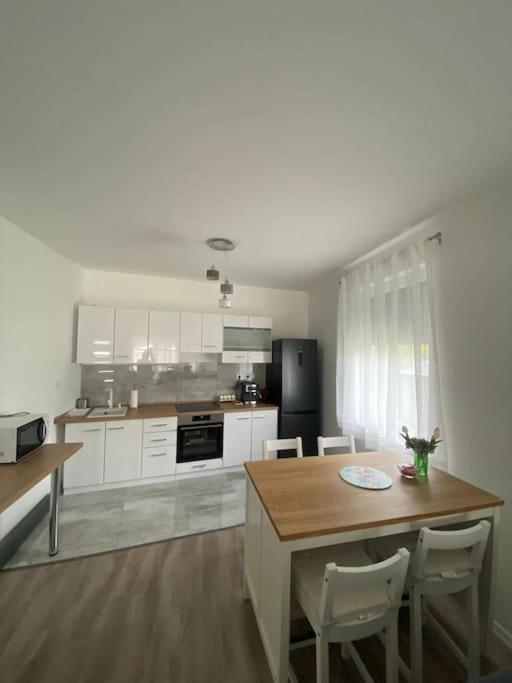 Balatonszárszó Villa Lipi - Home Away From Home מראה חיצוני תמונה