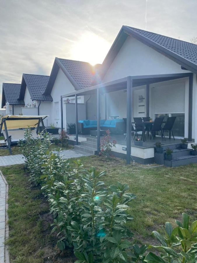 Balatonszárszó Villa Lipi - Home Away From Home מראה חיצוני תמונה