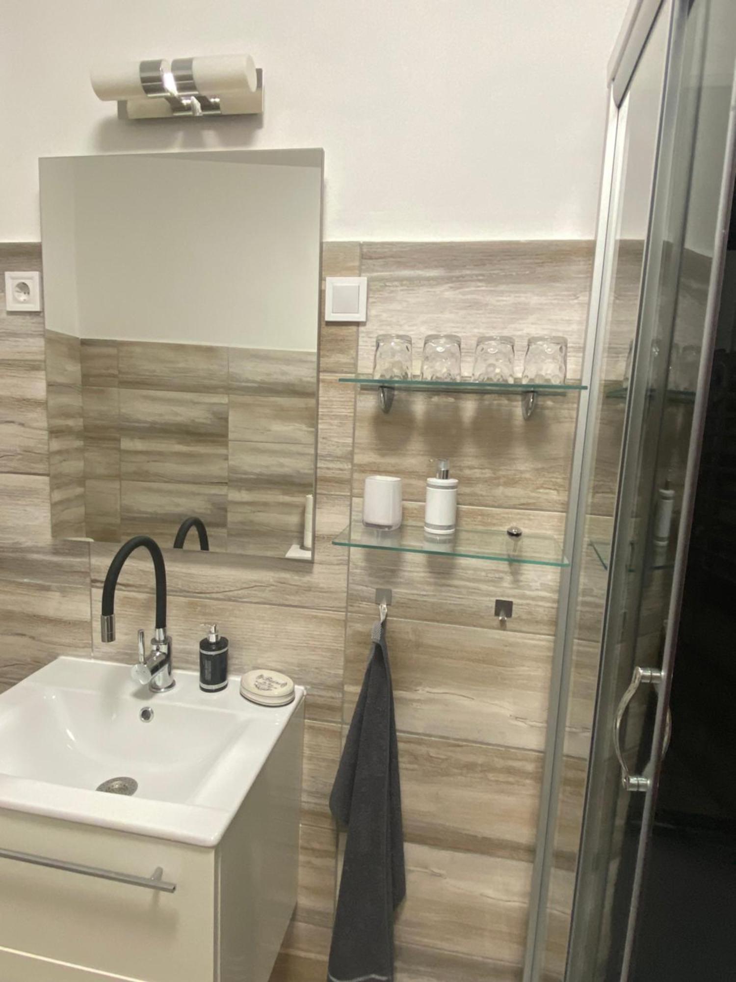 Balatonszárszó Villa Lipi - Home Away From Home מראה חיצוני תמונה
